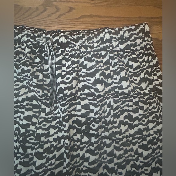 Open Edit Men's Black/White Geometric Recycled Volley Swim Trunks 2XL - Picture 2 of 5